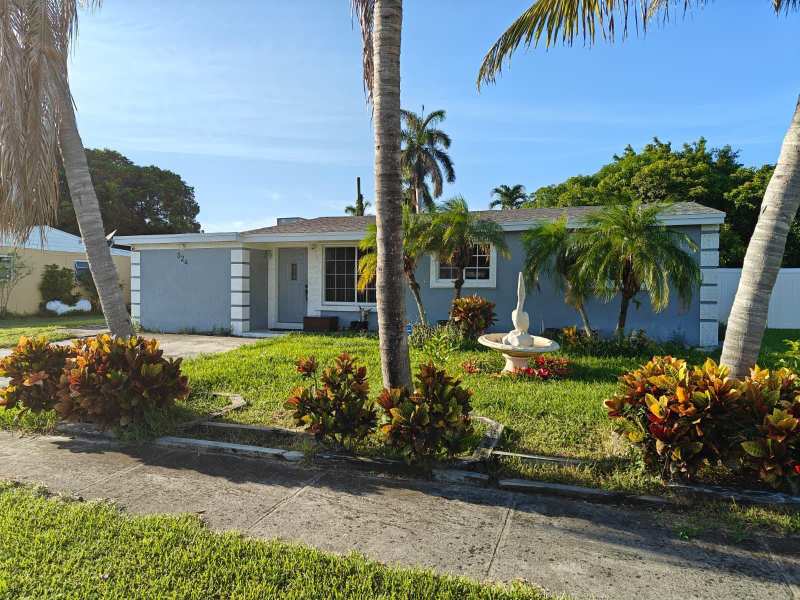 324 Mid Pines Road, Palm Springs FL 33461