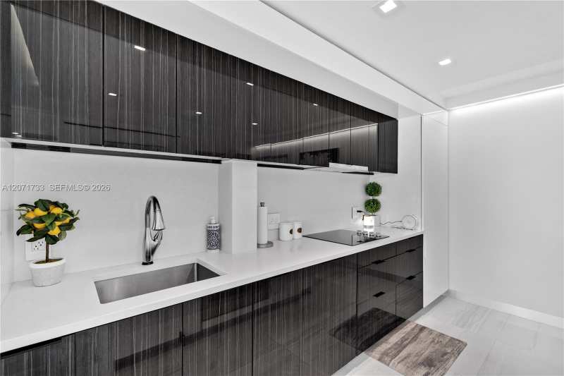 5555 Collins Ave # 5A, Miami Beach FL 33140