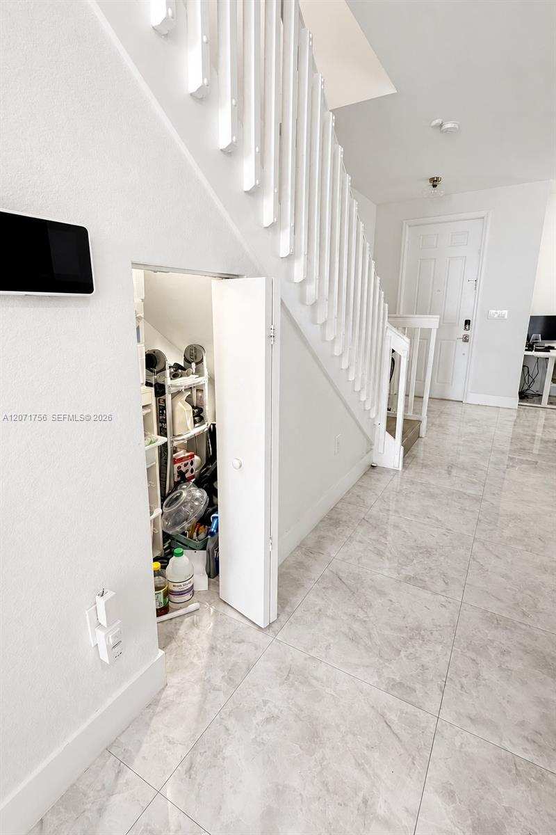 8876 W 35th Way, Hialeah FL 33018