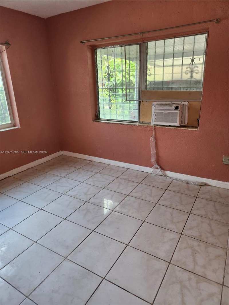 6950 NW 6th Ct, Miami FL 33150