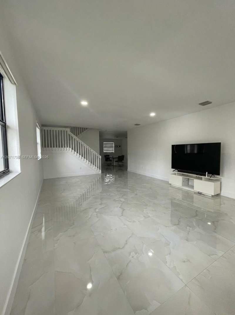 9260 W 35th Ln, Hialeah FL 33018