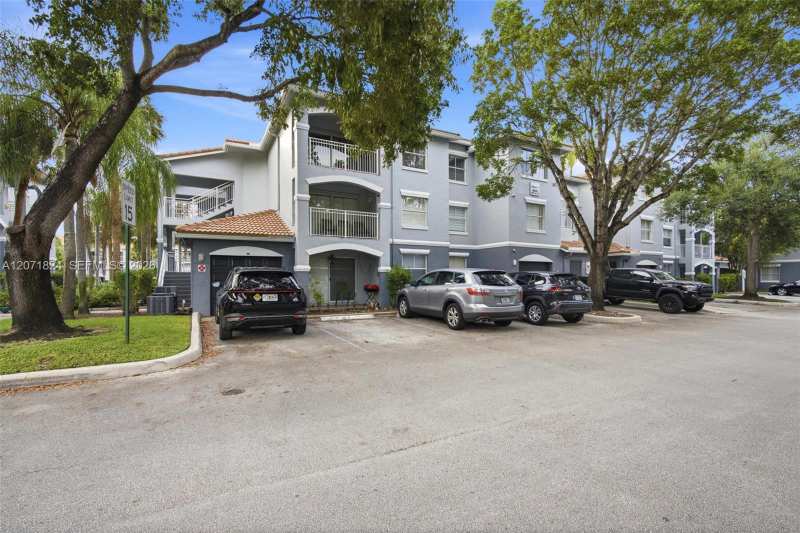9615 NW 1st Ct # 302, Pembroke Pines FL 33024