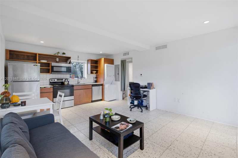 127 NW 74th St # 2, Miami FL 33150