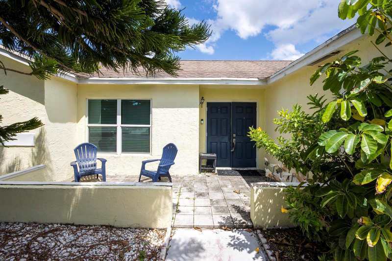 35 CEDAR Circle, Boynton Beach FL 33436