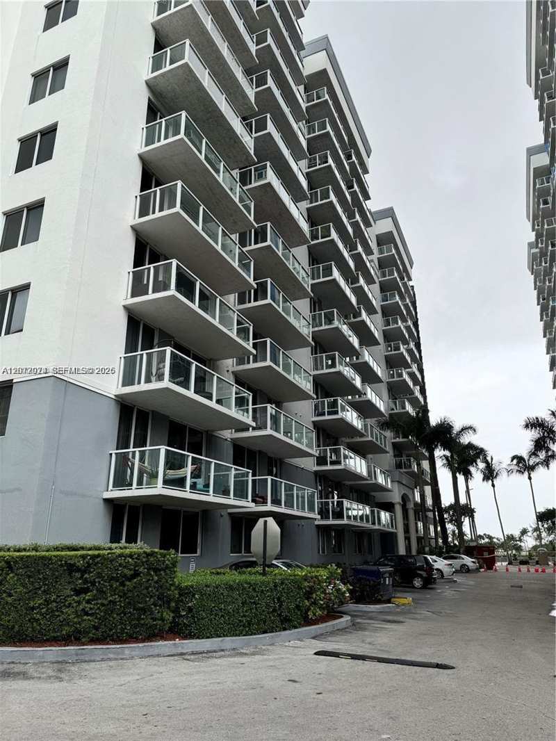5091 NW 7th St # 615, Miami FL 33126