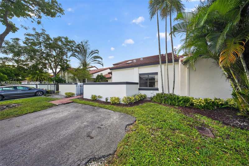 6637 NW 181st Ln, Hialeah FL 33015