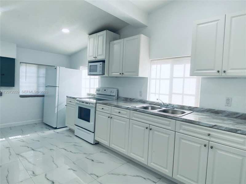 3100 NW 86th St, Miami FL 33147