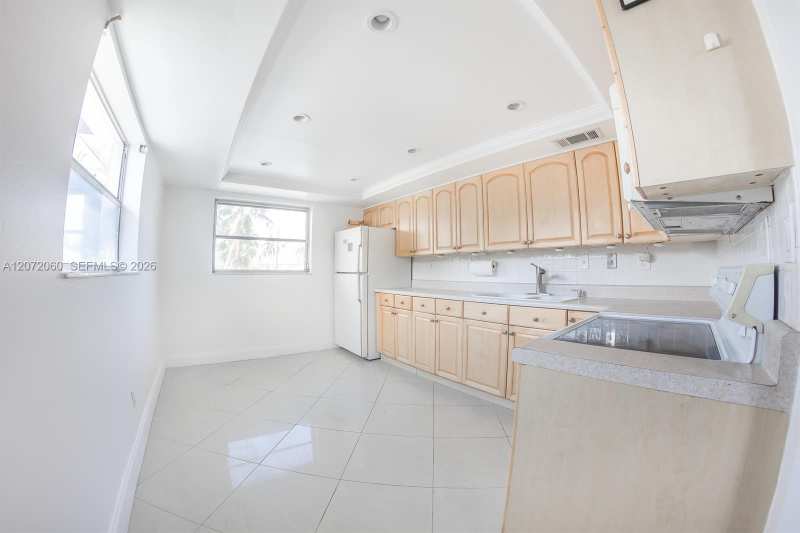 344 SW 1st St # 6, Pompano Beach FL 33060
