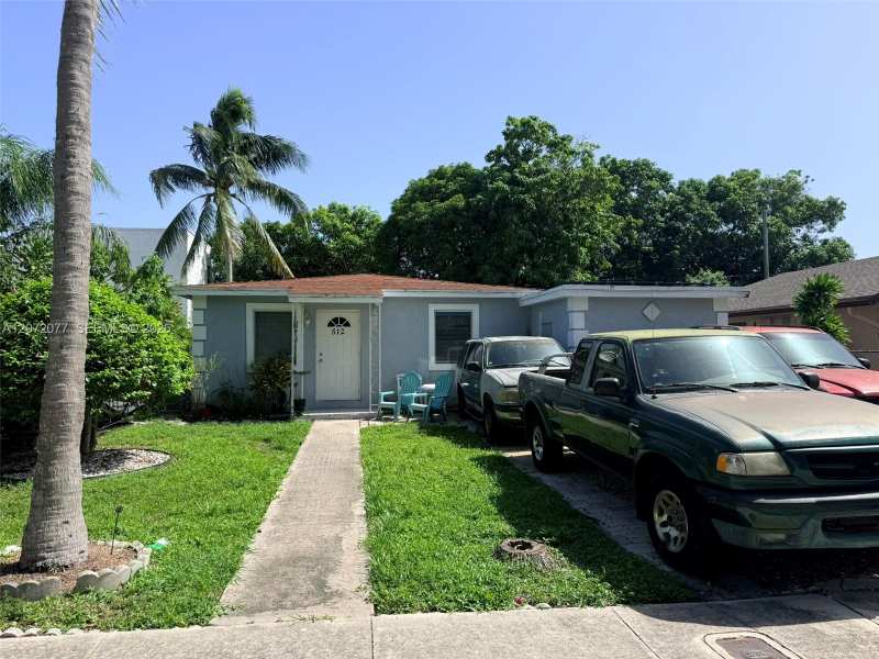 512 Independence Rd, West Palm Beach FL 33405