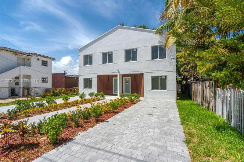 1627 NW 40th St, Miami FL 33142