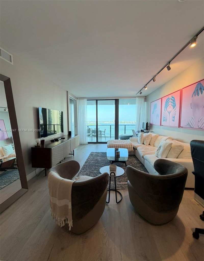 650 NE 32nd St # 1806, Miami FL 33137