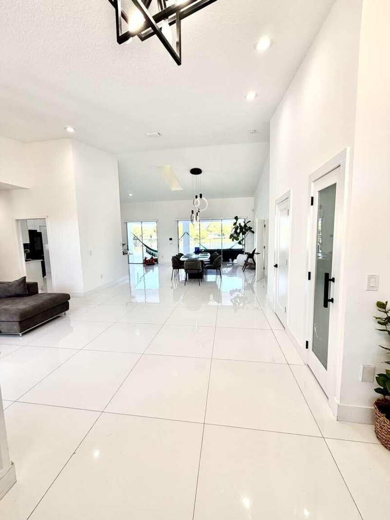 120 SARATOGA Boulevard W, Royal Palm Beach FL 33411