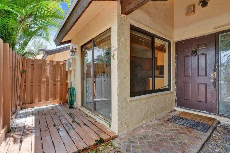 3810 NW 77TH Avenue, Davie FL 33024