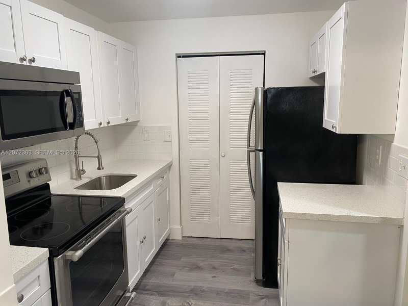 18725 NW 62nd Ave # 111, Hialeah FL 33015