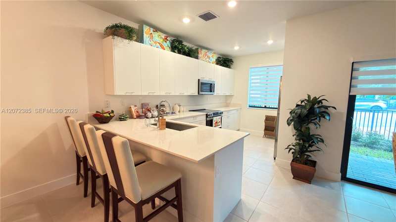 8388 NW 49th St, Doral FL 33166