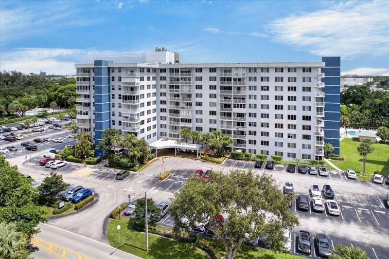 4200 Hillcrest Drive # 217, Hollywood FL 33021