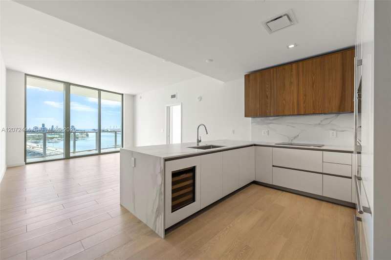 1400 Biscayne Blvd # 1903, Miami FL 33132
