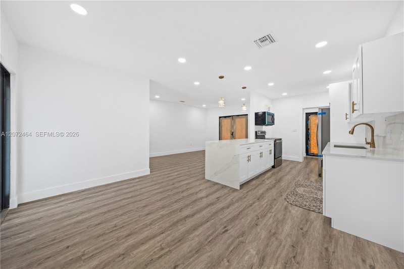 1014 W 66th St, Hialeah FL 33012