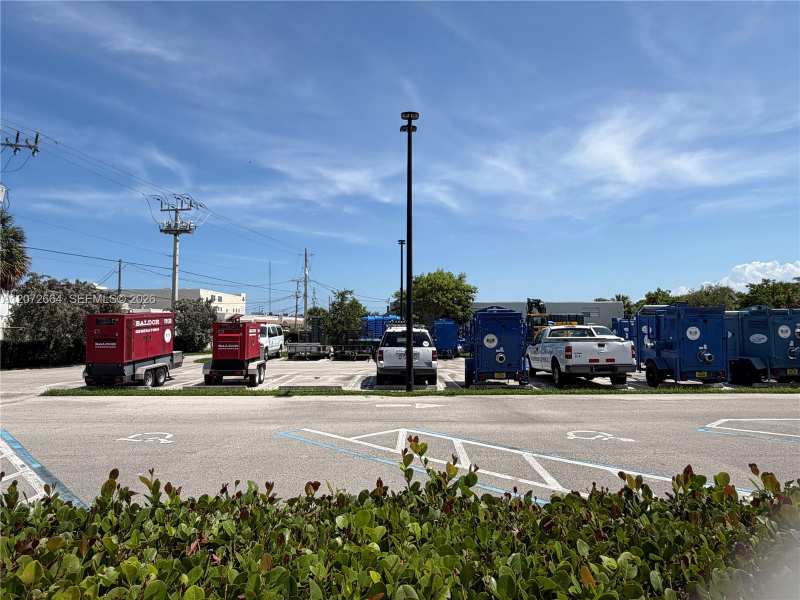 5299 NE 12th Ave, Oakland Park FL 33334