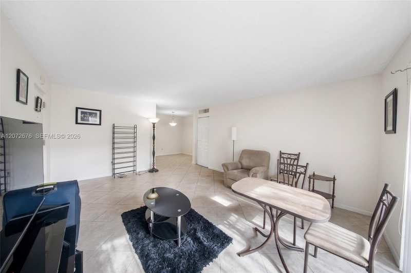 10826 N Kendall Dr # T13, Miami FL 33176