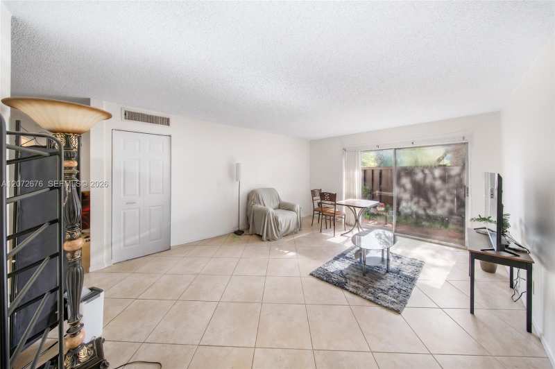 10826 N Kendall Dr # T13, Miami FL 33176