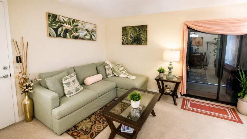 9690 S BELFORT Circle # 215, Tamarac FL 33321