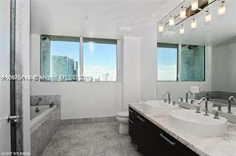 244 Biscayne Blvd # 1102, Miami FL 33132