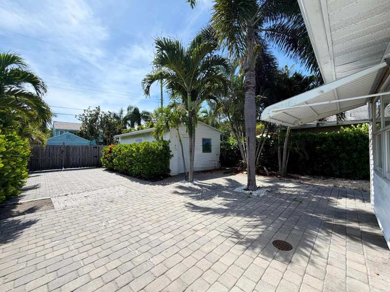 528 N J Street, FL 33460