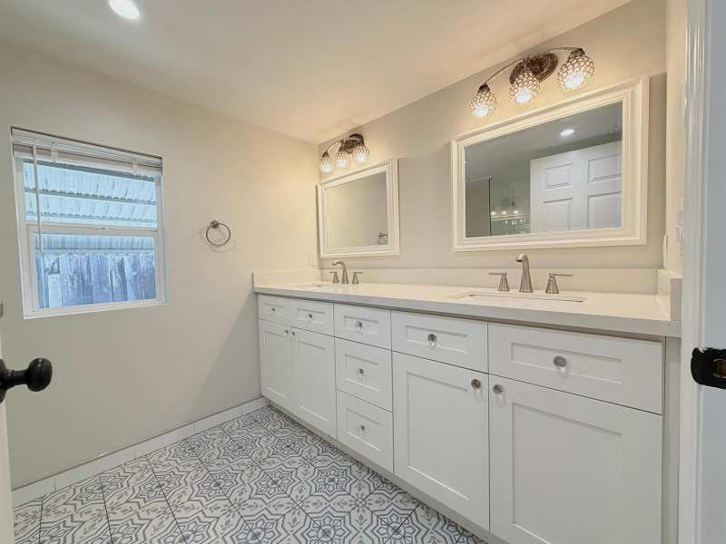 528 N J Street, FL 33460