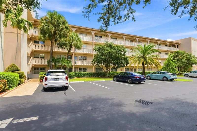 2304 LUCAYA Lane # C1, Coconut Creek FL 33066