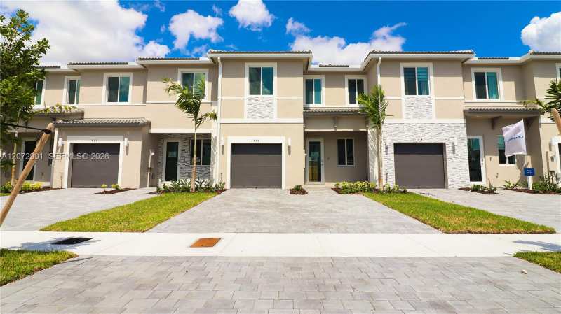 1475 SE 7th Ter, Homestead FL 33034