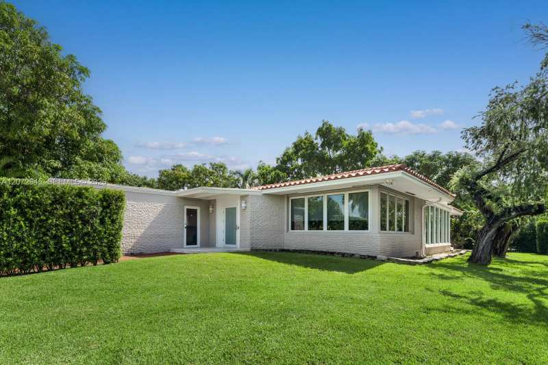 8901 Hawthorne Ave, Surfside FL 33154