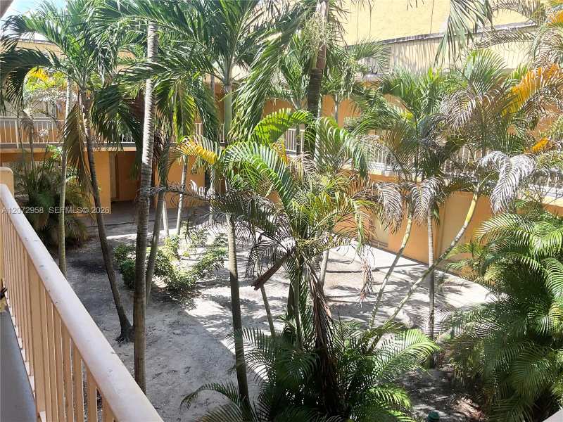 17901 NW 68th Ave # T207, Hialeah FL 33015