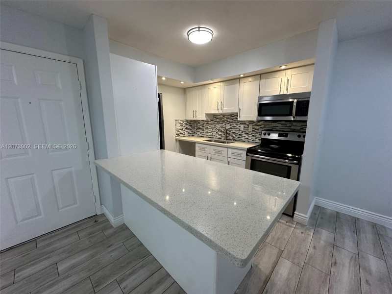 18875 NW 62nd Ave # 106, Hialeah FL 33015