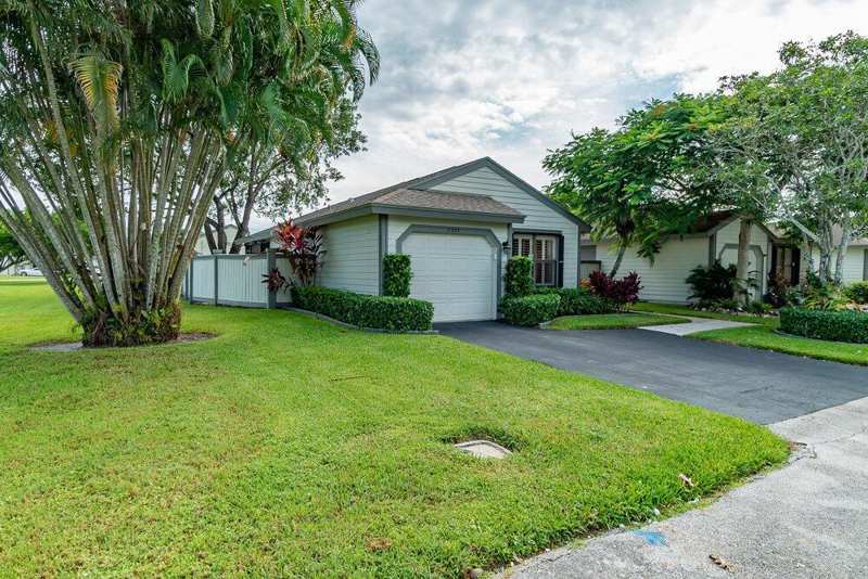 13335 Bedford Mews Court, Wellington FL 33414