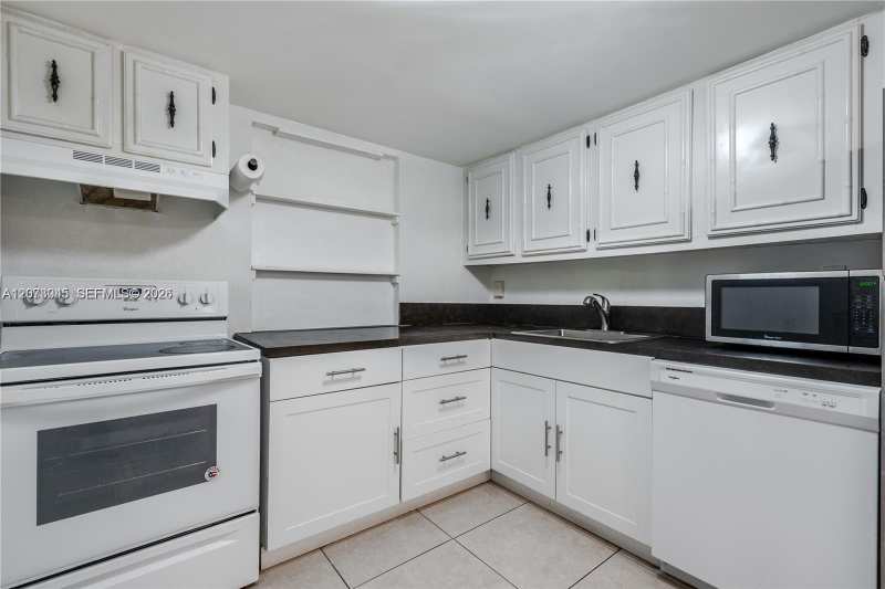 2000 Atlantic Shores Blvd # 107, Hallandale Beach FL 33009