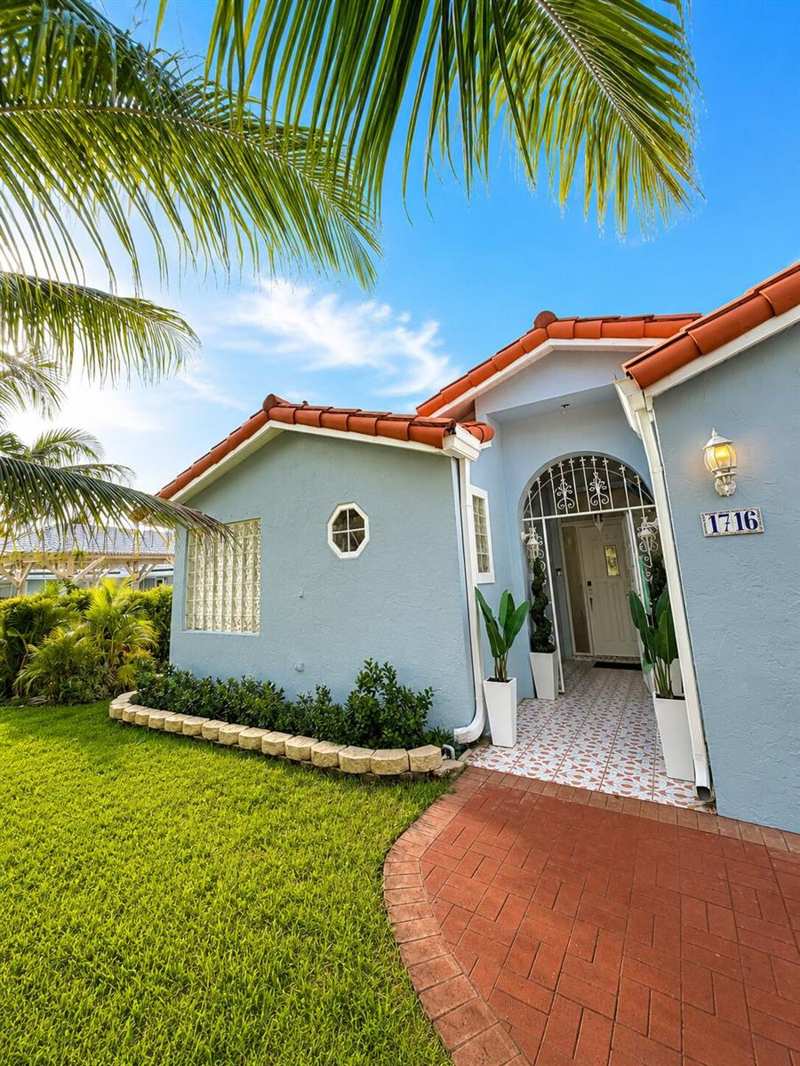 1716 Pierce Drive, FL 33460