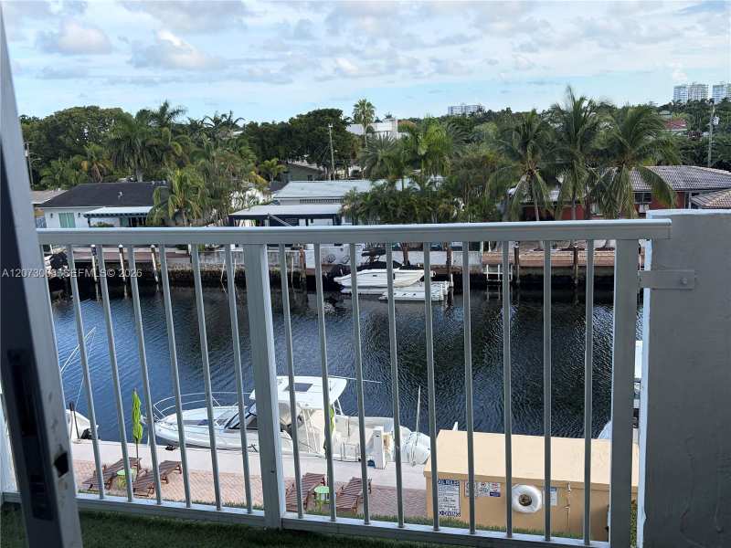 2000 NE 135th St # 405, North Miami FL 33181