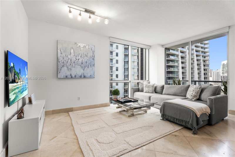1060 Brickell Ave # 2117, Miami FL 33131