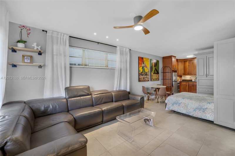 2445 Lake Pancoast Dr # 4, Miami Beach FL 33140