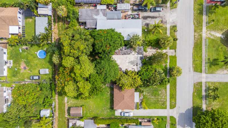 240 PERRY Avenue, FL 33463