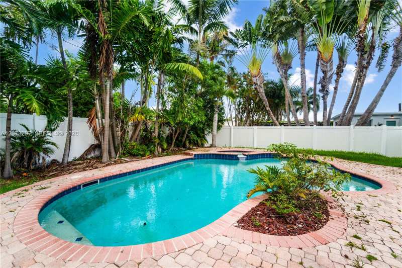 317 SE 3rd Ter, Dania Beach FL 33004