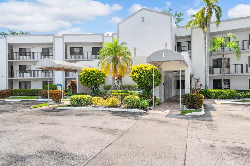 10837 W CLAIRMONT Circle # 208, Tamarac FL 33321