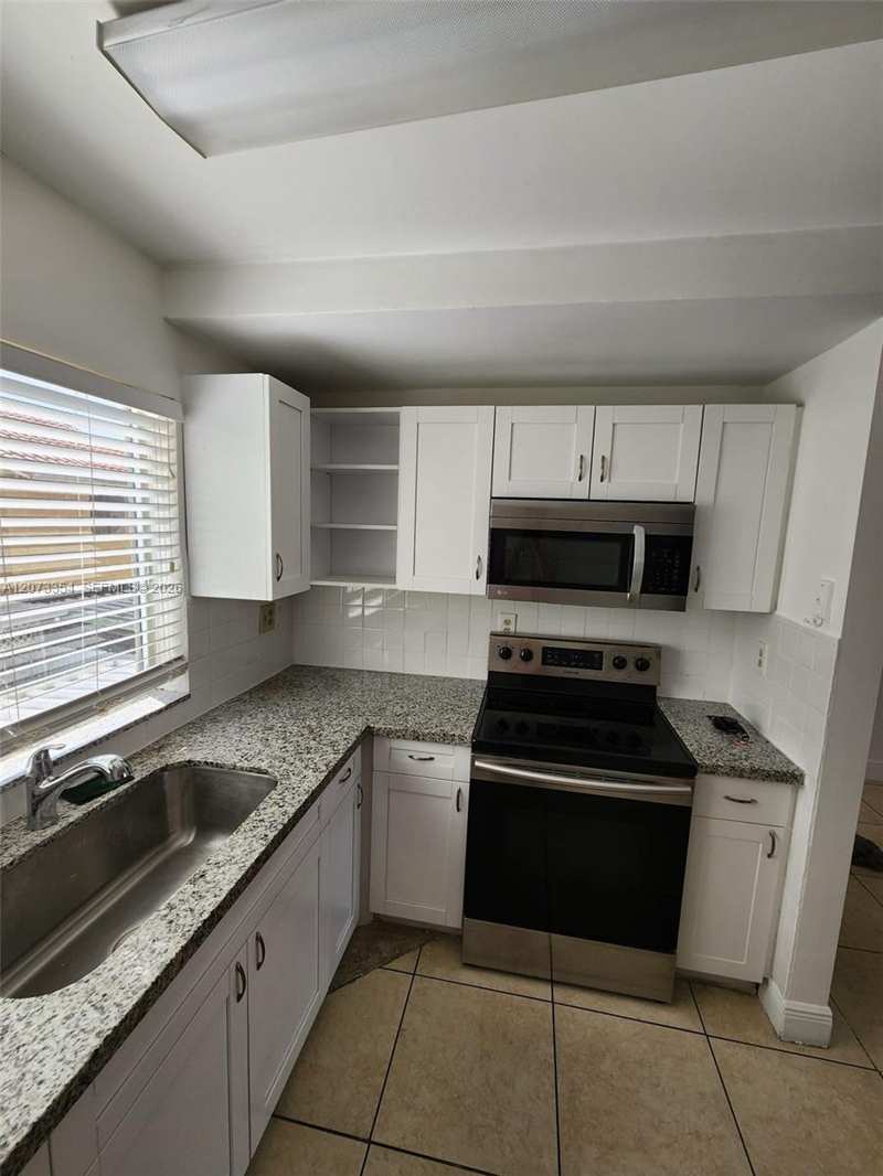 2770 W 61st Pl # 202, Hialeah FL 33016