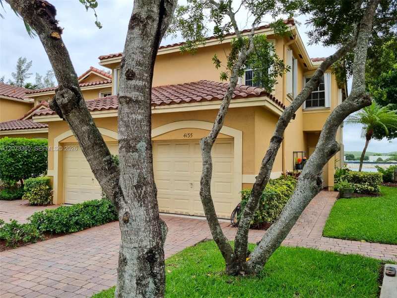 4135 Crystal Lake Dr, Deerfield Beach FL 33064