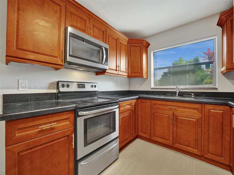 9148 Limetree Ln # 181, Pembroke Pines FL 33024