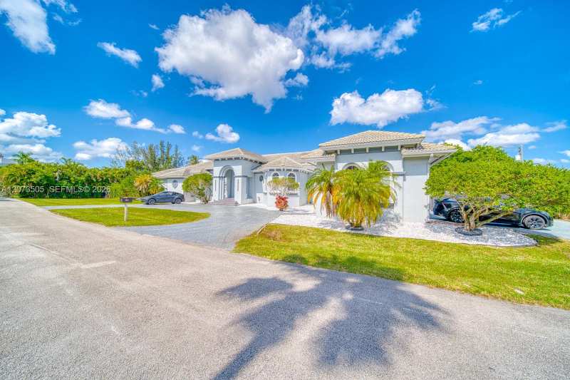 901 NW 122nd Ave, Plantation FL 33325
