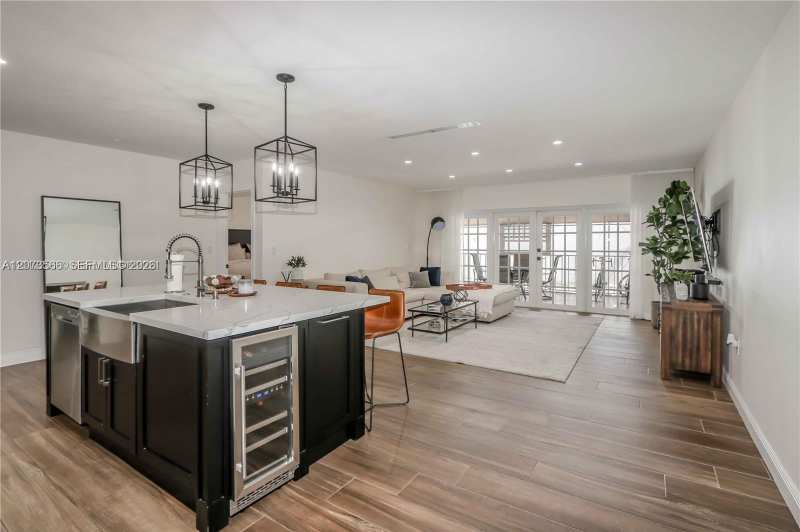 16509 Fox Den Ct, Miami Lakes FL 33014