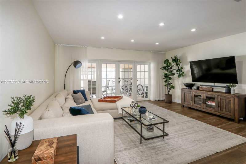 16509 Fox Den Ct, Miami Lakes FL 33014