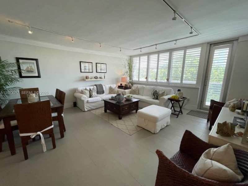 5313 Collins Ave # 404, Miami Beach FL 33140